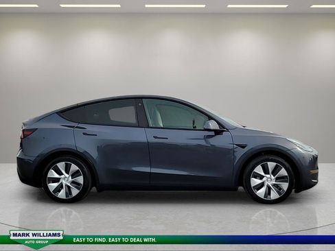 Used 2021 Tesla Model Y Long Range image 2