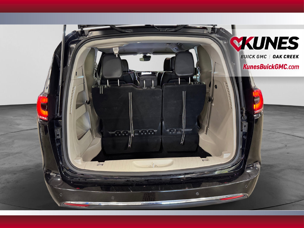 Used 2024 Chrysler Pacifica Touring-L FWD image 25