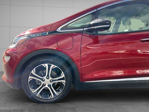 Used 2017 Chevrolet Bolt Premier w/ Driver Confidence II Package image 9