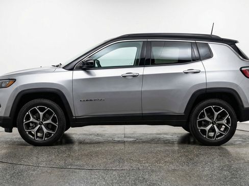 Used 2025 Jeep Compass Limited image 3