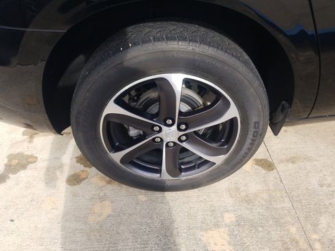 Used 2021 Buick Enclave Essence w/ Sport Touring Edition image 23