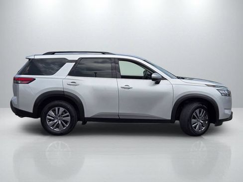 Used 2024 Nissan Pathfinder SV FWD image 3