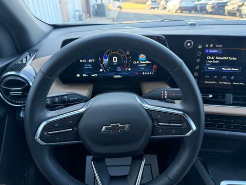 Used 2025 Chevrolet Equinox ACTIV w/ Safety and Technology Package image 5