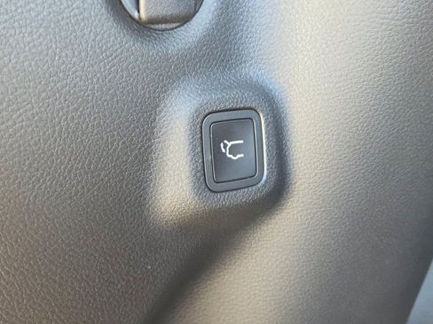 New 2026 Jeep Compass Latitude w/ Sun and Sound Group image 18