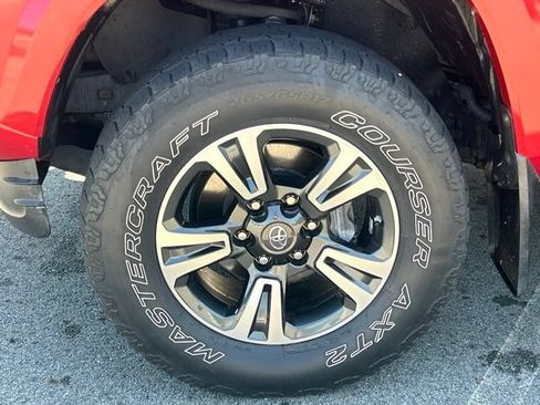 Used 2019 Toyota Tacoma TRD Sport AWD/4WD image 11