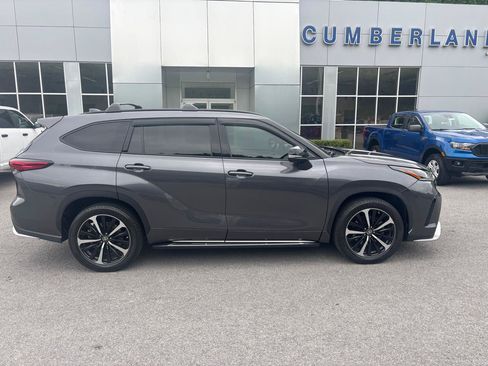 Used 2021 Toyota Highlander XSE FWD image 5