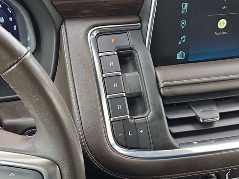 Used 2023 Chevrolet Suburban Z71 w/ Luxury Package image 10