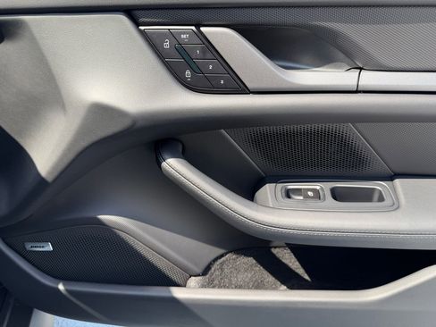New 2026 Porsche Taycan 4S AWD/4WD image 18