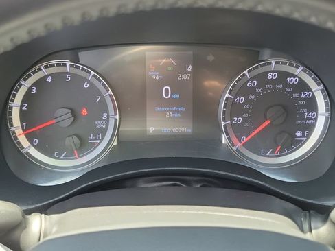 Used 2021 Toyota Highlander LE FWD image 7