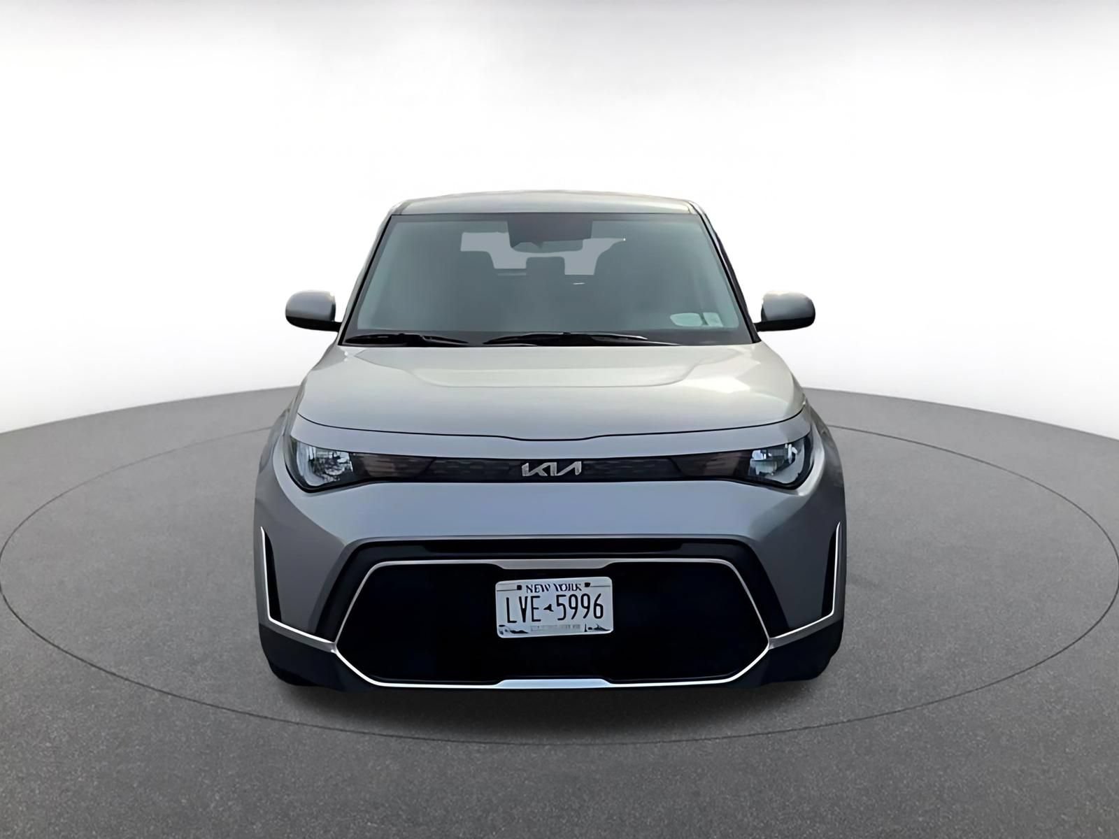 Used 2025 Kia Soul LX w/ LX Technology Package FWD image 3