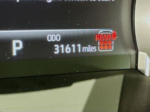 Used 2025 Toyota Highlander LE image 19