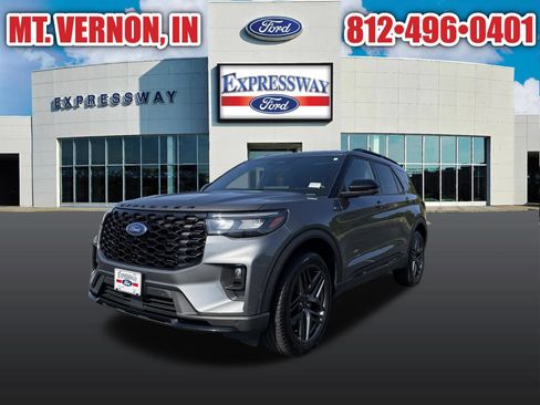 Used 2025 Ford Explorer ST-Line w/ ST-Line Street Pack AWD/4WD image 2