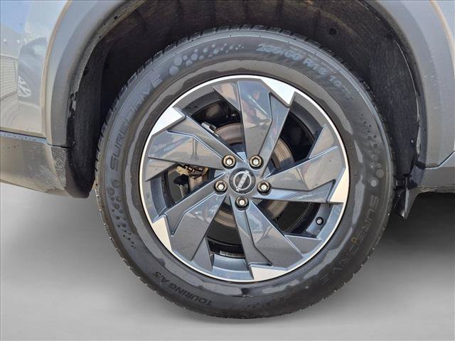 Used 2024 Nissan Rogue SV AWD/4WD image 13
