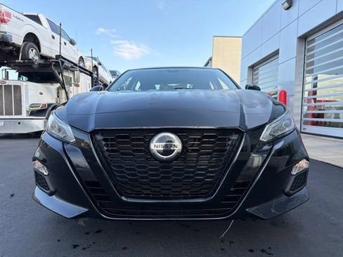 Used 2021 Nissan Altima 2.5 SR FWD image 2