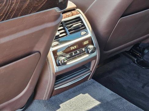 Used 2018 BMW 740i RWD image 18