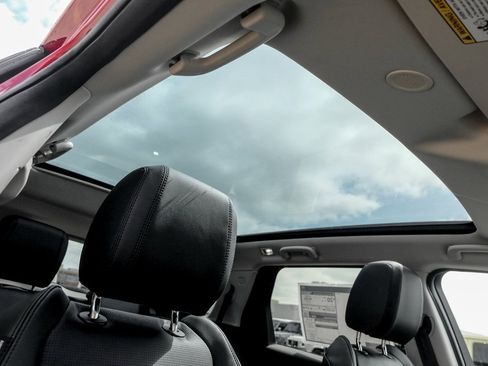 Used 2025 Land Rover Discovery Sport S image 23