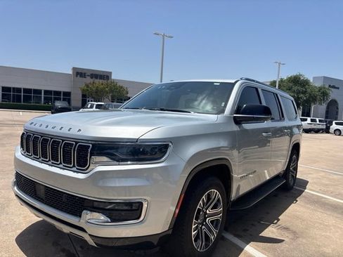 Used 2025 Jeep Wagoneer L Series II AWD/4WD image 1