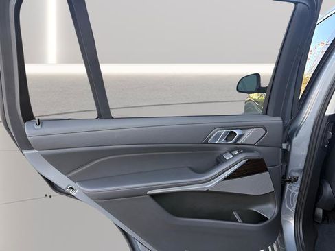 Used 2024 BMW X7 xDrive40i image 27