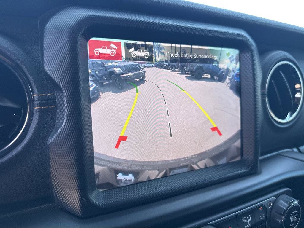 Used 2021 Jeep Wrangler Unlimited Sahara AWD/4WD image 6