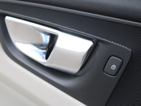 Used 2022 Volvo XC60 T8 Inscription Expression w/ Advanced Package image 33