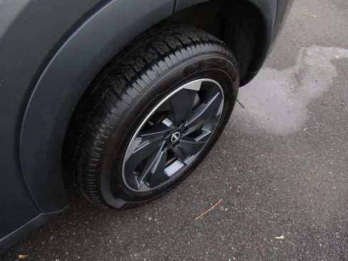 Used 2025 Nissan Rogue SV image 36