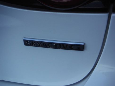Used 2022 MAZDA MAZDA3 s FWD image 8