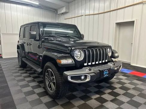 Used 2023 Jeep Wrangler Unlimited Sahara AWD/4WD image 3