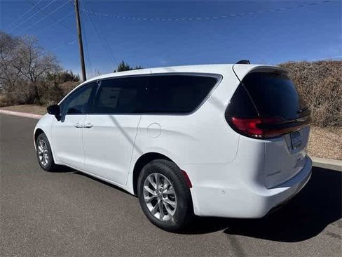 New 2025 Chrysler Pacifica Select w/ Uconnect Theater Family Group image 12