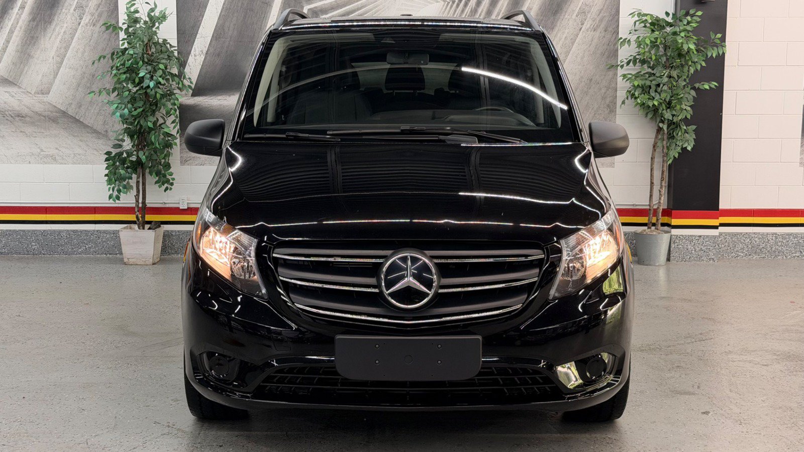 Used 2023 Mercedes-Benz Metris Passenger image 2