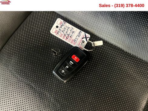 Used 2020 Toyota Camry XLE w/ Carpet Mat Package FWD image 20