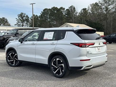 Used 2023 Mitsubishi Outlander SE image 12