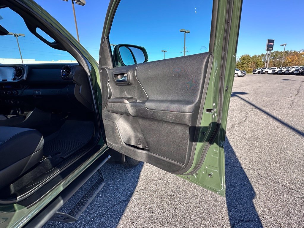 Used 2022 Toyota Tacoma TRD Sport AWD/4WD image 15