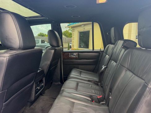 Used 2017 Lincoln Navigator L Select RWD image 7