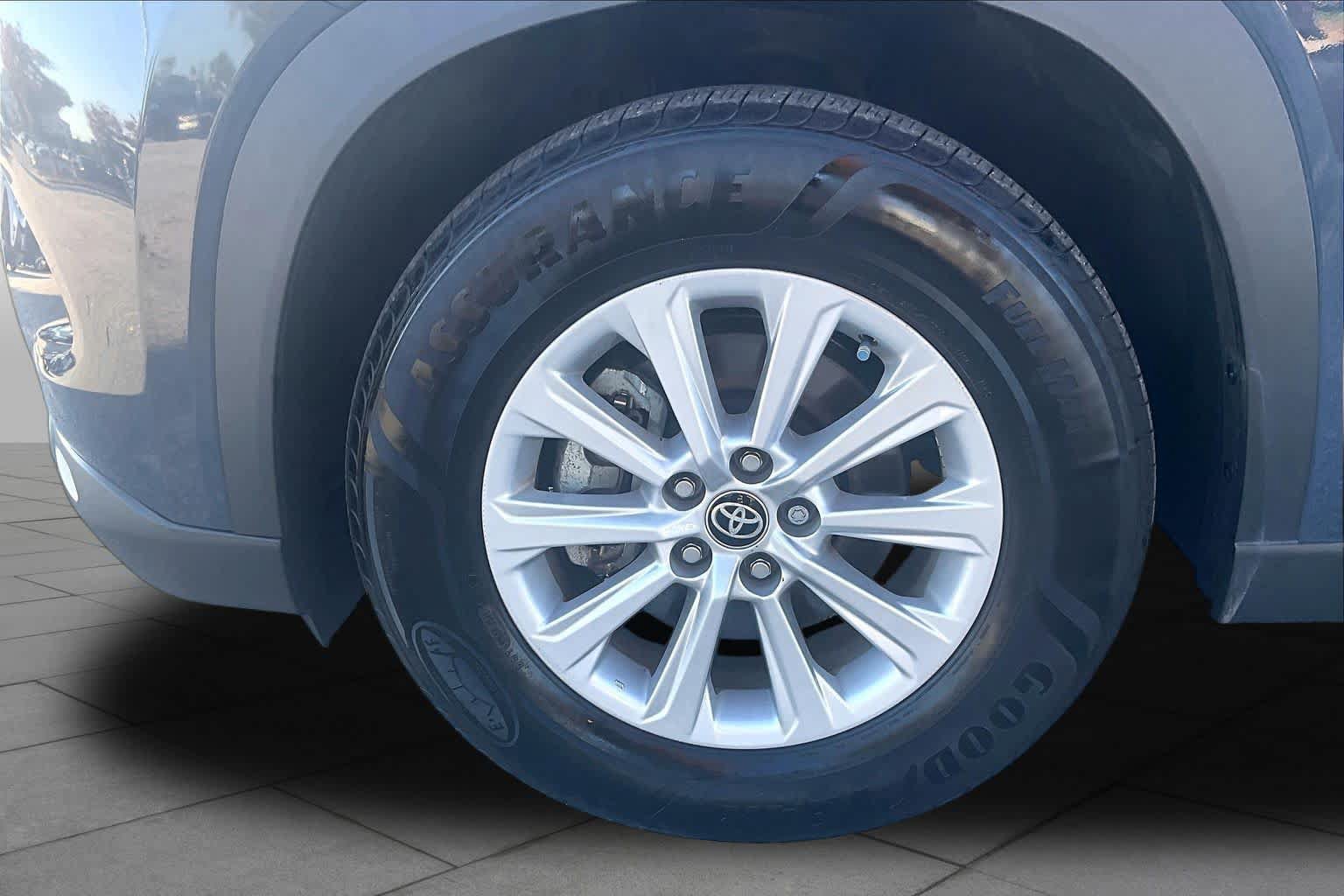 Used 2025 Toyota Grand Highlander AWD Hybrid image 11