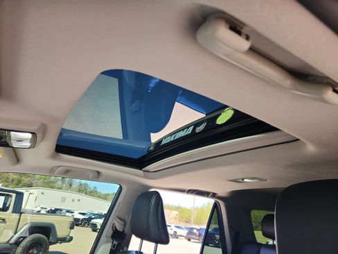 Used 2022 Toyota 4Runner SR5 Premium w/ Moonroof Package image 39