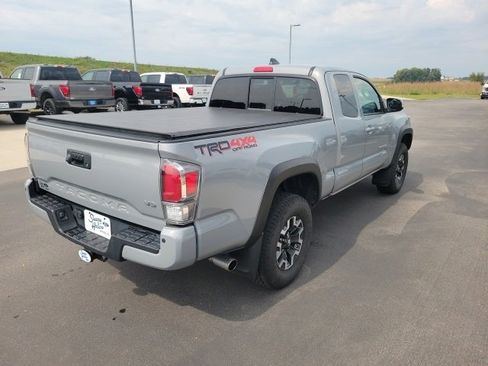 Used 2020 Toyota Tacoma TRD Off-Road image 5