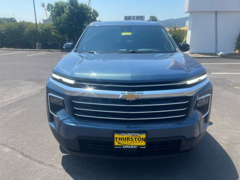 Used 2025 Chevrolet Traverse LT image 4