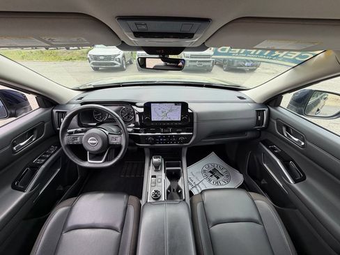 Used 2023 Nissan Pathfinder SL w/ Lighting Package (N92) AWD/4WD image 14