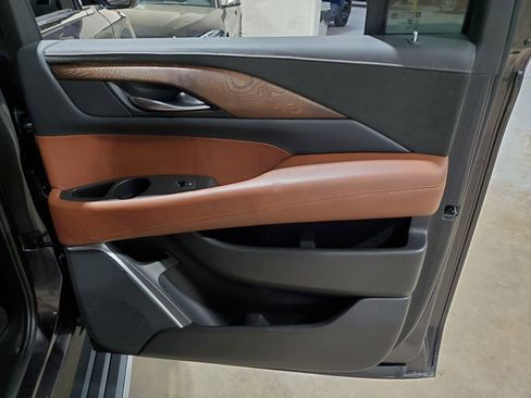 Used 2017 Cadillac Escalade ESV Premium Luxury RWD image 24