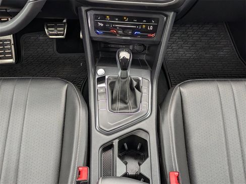 Used 2022 Volkswagen Tiguan SE R-Line image 19