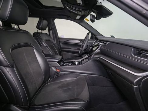 Used 2023 Jeep Grand Cherokee L Altitude image 16