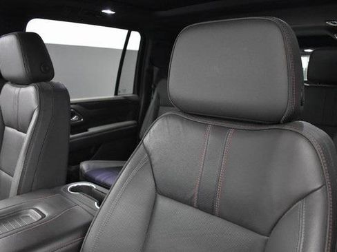 Used 2022 Chevrolet Suburban RST w/ Luxury Package image 17