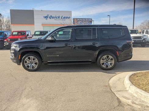 Used 2025 Jeep Wagoneer Series II image 2