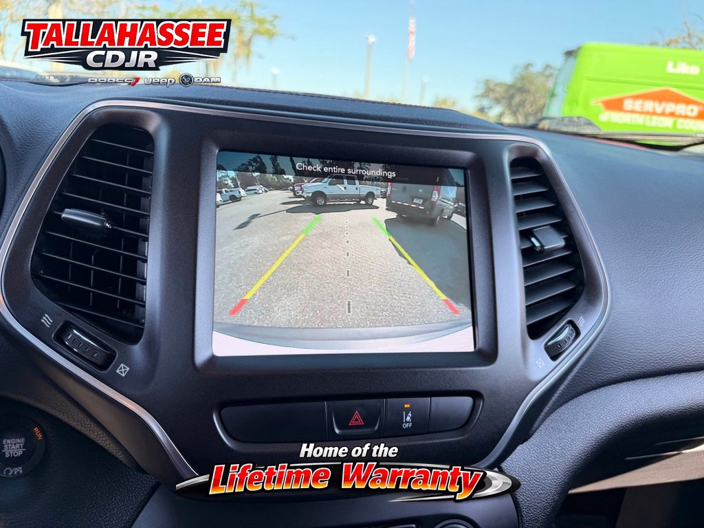 Used 2022 Jeep Cherokee Trailhawk w/ Comfort/Convenience Group AWD/4WD image 31