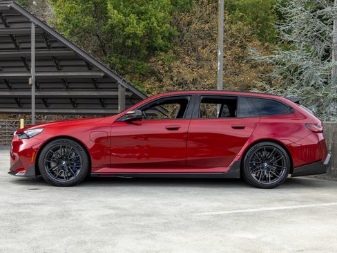 Used 2026 BMW M5 Touring AWD/4WD image 2