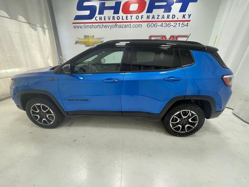Used 2025 Jeep Compass Trailhawk AWD/4WD image 9