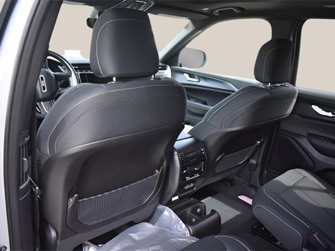 New 2025 Jeep Grand Cherokee L Laredo w/ Luxury Tech Group I image 15