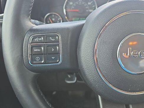 Used 2015 Jeep Wrangler Unlimited Rubicon w/ Connectivity Group AWD/4WD image 17