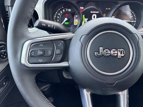 Used 2025 Jeep Wrangler Unlimited Sahara image 15