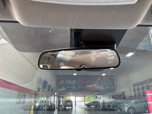Used 2025 Nissan Versa SV FWD image 18